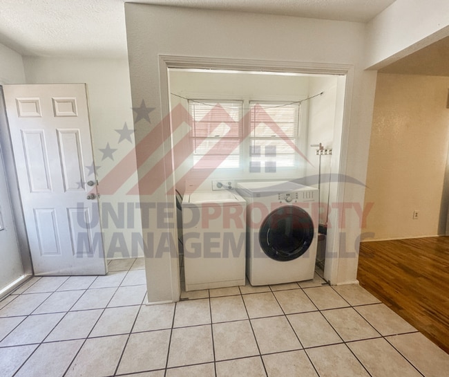 Building Photo - 3 bedroom 1 bathroom for rent