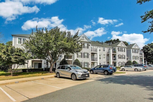 Building Photo - Beautifully updated and maintained 2 level condo home!