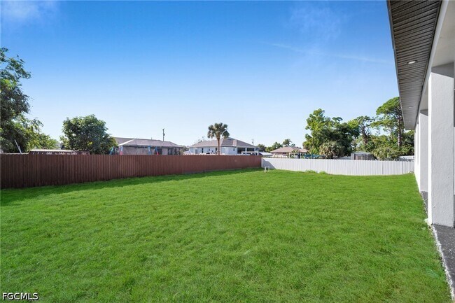 Building Photo - 2913 14th St W