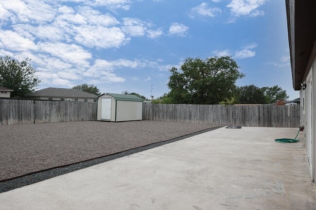 Building Photo - 282 Vista Hermosa