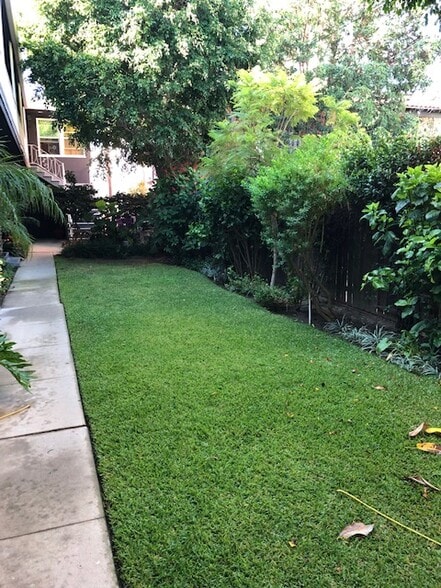 Building Photo - 1334 E 1st St