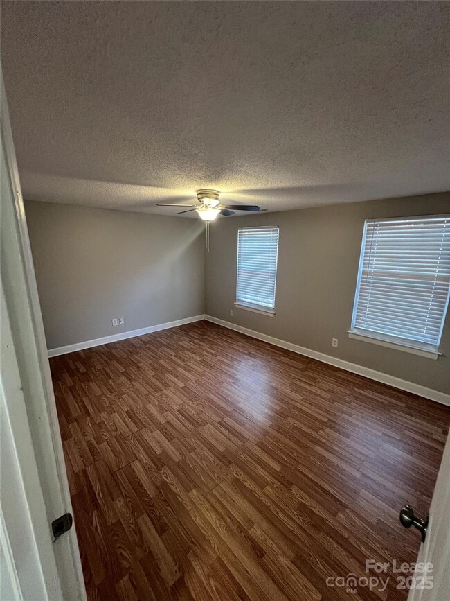 Building Photo - 6040 Sunset Chase Ln