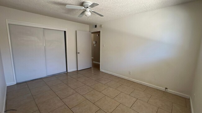Building Photo - (APPLICATION PENDING) East Lancaster Home
