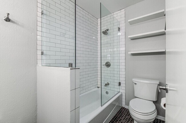 Building Photo - Recently renovated, move-in ready 3/2 home...