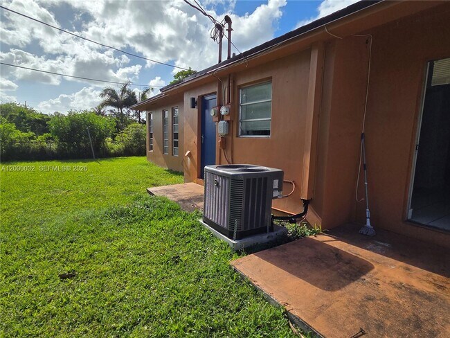 Building Photo - 400 NE 142nd St