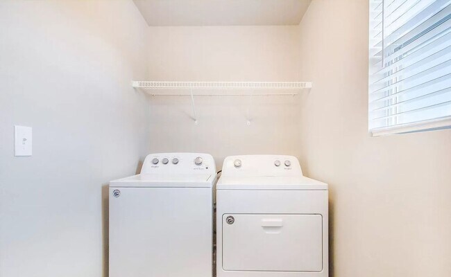 Building Photo - Newer 4 Bedroom For Lease!