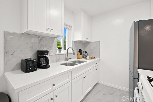 Building Photo - 837 S Sierra Vista Ave