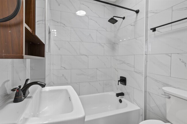 Building Photo - 2202 Hutchins St