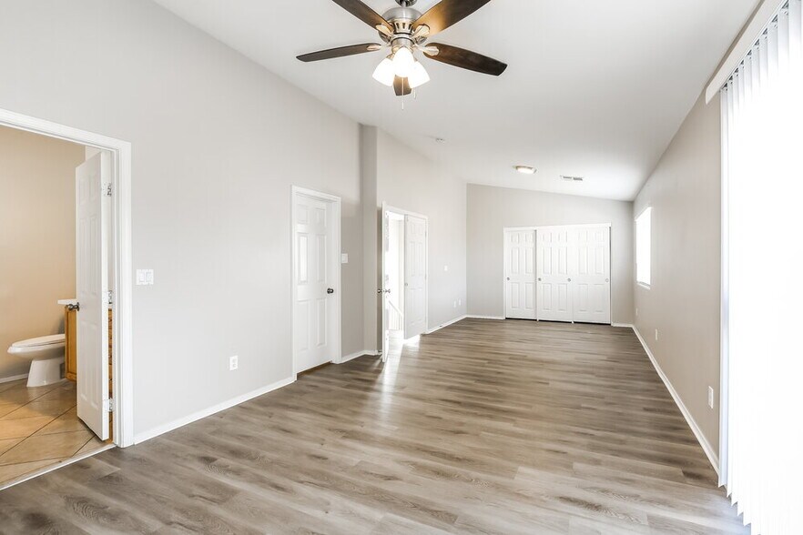 Building Photo - 4150 W El Campo Grande Ave