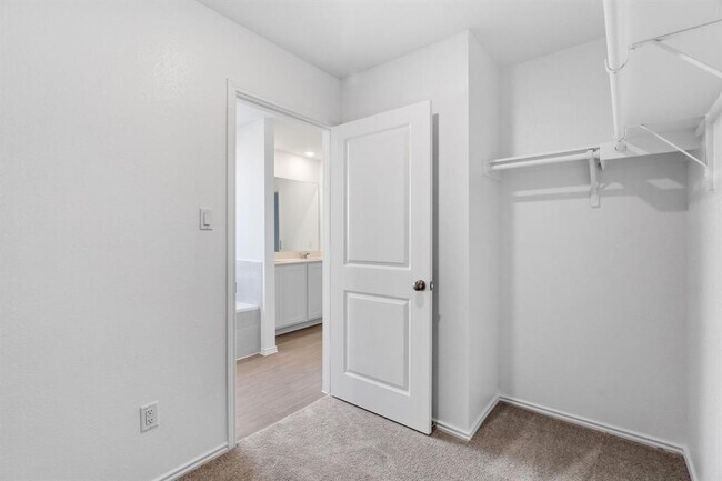 Building Photo - 1448 Boggy Crk Rnch Rd