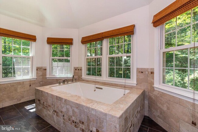 Building Photo - 7300 Scarlet Oak Ct