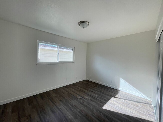 Building Photo - G43100E - Placement Only