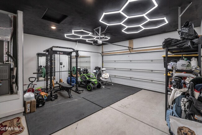 Building Photo - 828 Paseo Solar Dr