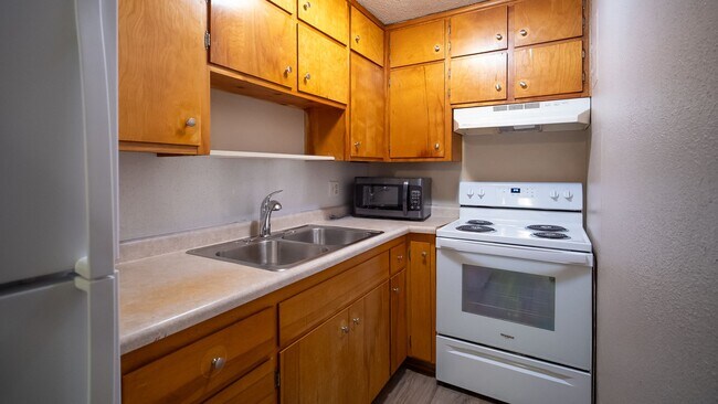 Interior Photo - 109 16th St NE
