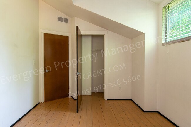 Building Photo - 318-320 W Myrtle