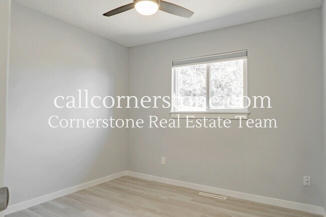 Building Photo - 935 Hayden Dr