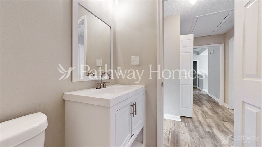 Building Photo - 10891 Knotty Pine Pl