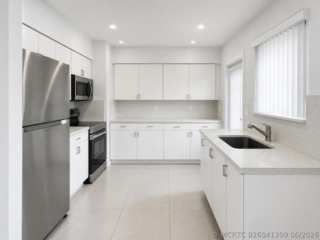 Building Photo - 2152 SW 72nd Ave