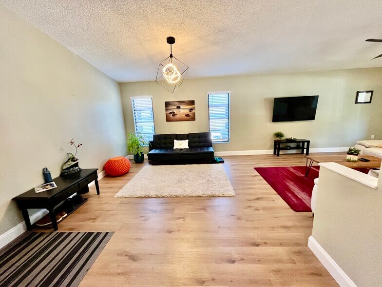 Building Photo - 2840 W Rainbow Cir