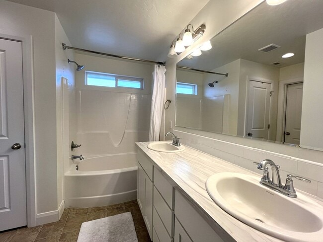 Building Photo - Welcome to this charming 3 bed 2.5 bath home with access to a community pool, just off Deer Flat ...