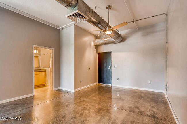 Building Photo - 914 E Osborn Rd