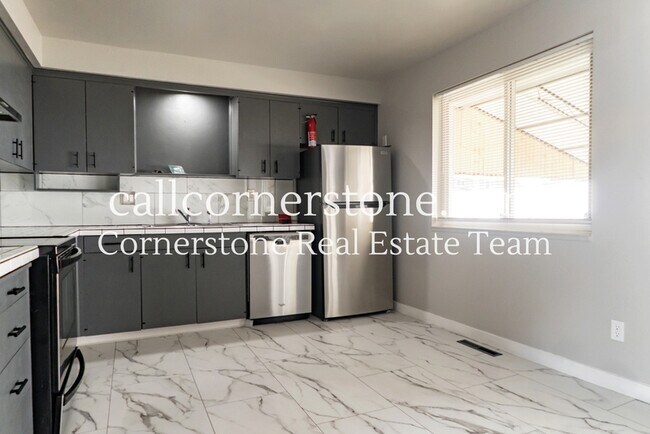 Building Photo - 1320 Verde Dr