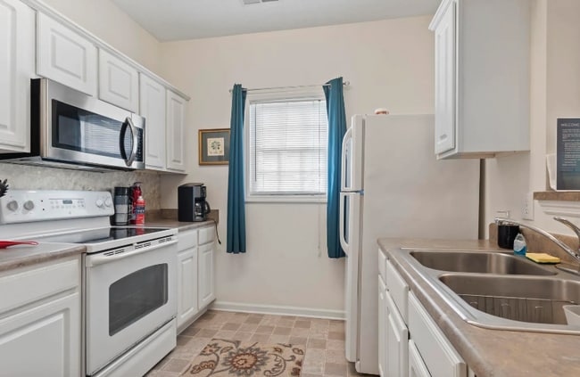 Building Photo - 2090 Cross Gate Blvd