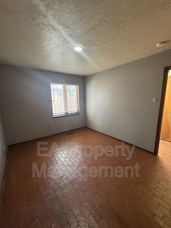 Building Photo - 921 Nashville Ave SW