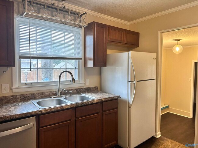 Building Photo - 326 Drake Ave SW