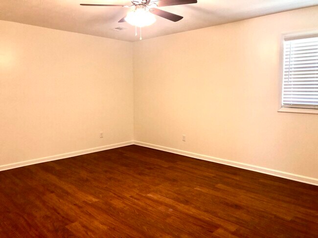 Building Photo - 2703 River Ridge Ct