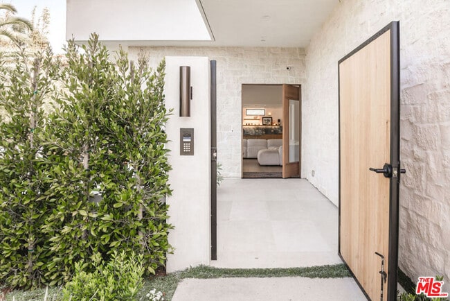 Building Photo - 606 N Ardmore Ave