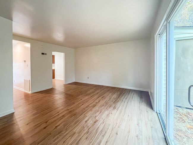 Building Photo - 24 Fox Hill Dr