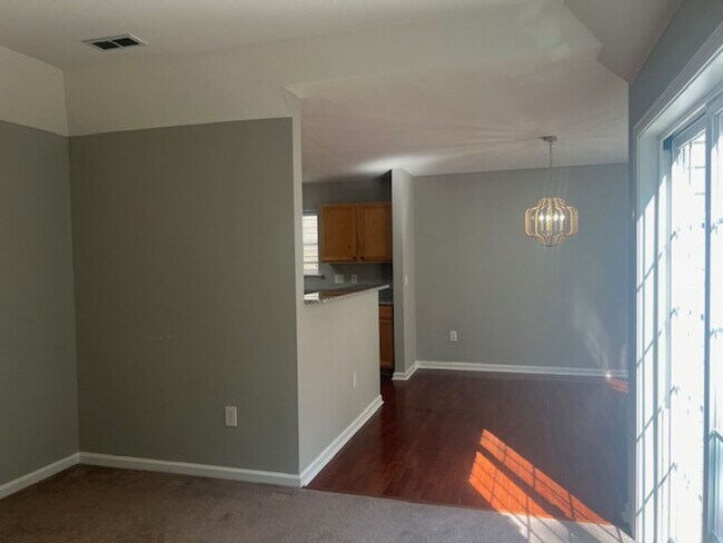 Building Photo - 8 Grosbeak Ln