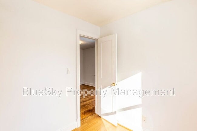 Building Photo - 1202 Cherry Ave