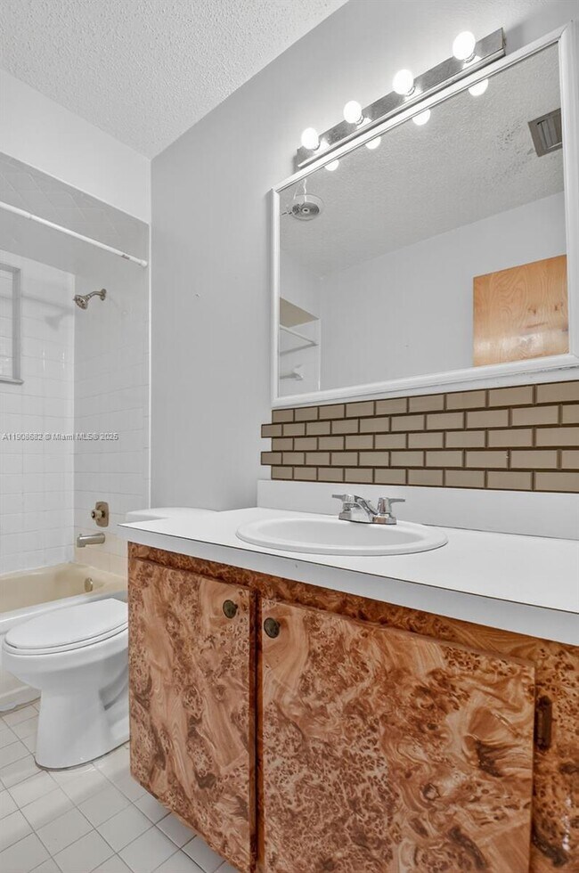 Building Photo - 6858 S Congress Ave