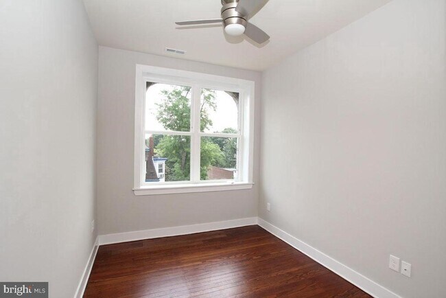 Building Photo - 400 S 45th St