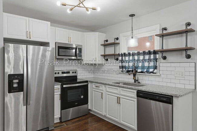 Building Photo - 2105 Fort Rice St