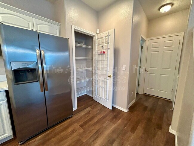 Building Photo - 10691 SW Celeste Ln