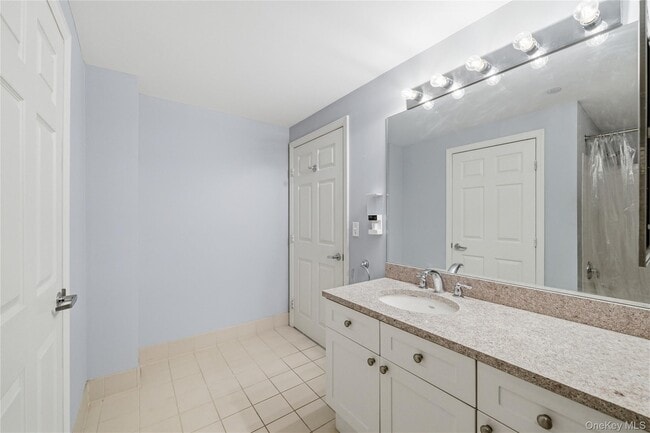 Building Photo - 300 Mamaroneck Ave