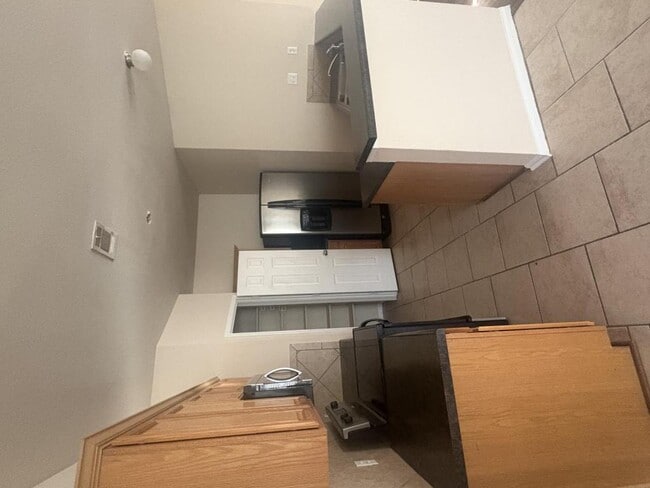 Building Photo - 6101 Shamrock Dr