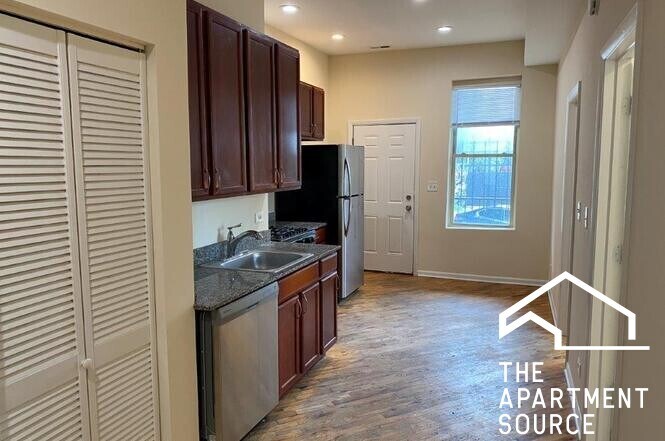 Building Photo - 2300 S Ridgeway Ave