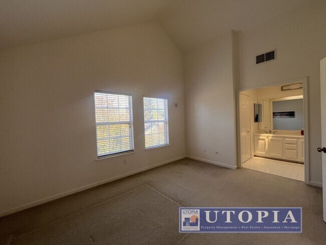 Building Photo - Quiet Beautiful 3 Bed, 2.5 Bath Property Near UCSC