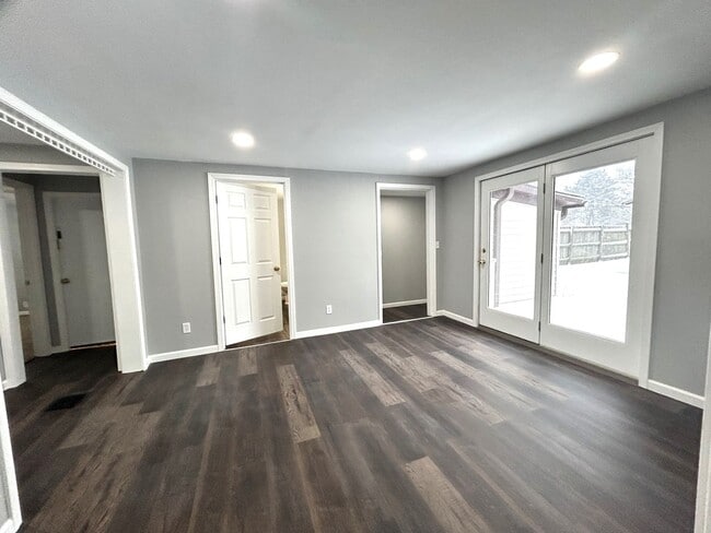 Building Photo - 2941 S 10th St