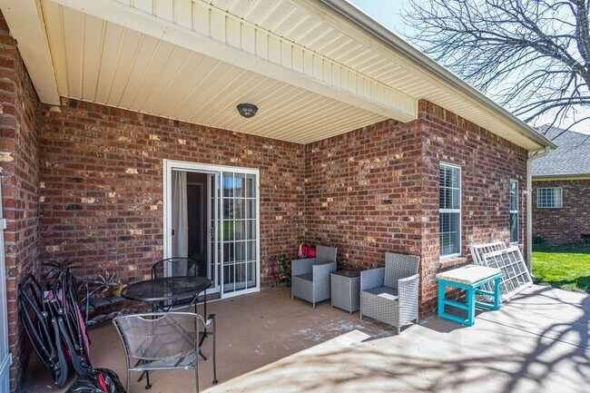 Building Photo - FOR LEASE- CONDO, WALKING DISTANCE TO MTSU CAMPUS!