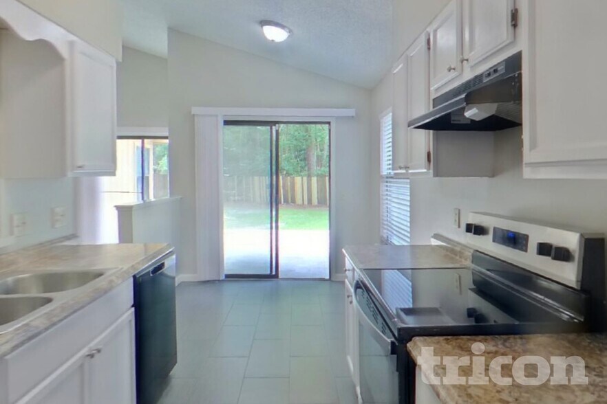 Building Photo - 2346 Blossom Ridge Dr N
