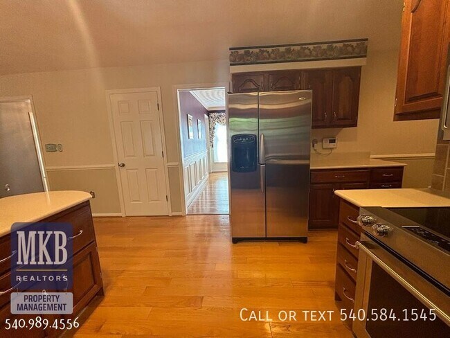 Building Photo - 5175 Lakeland Dr