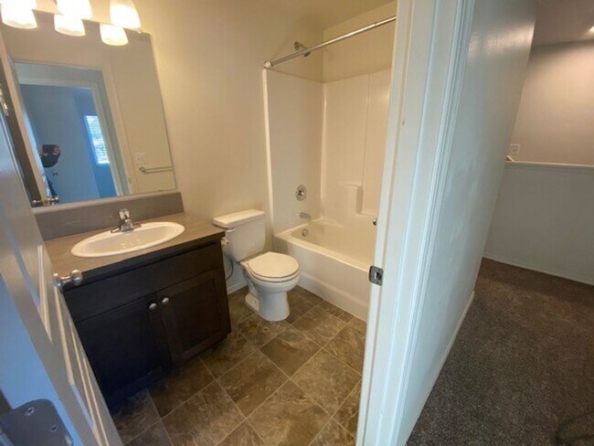 Building Photo - MOVE IN SPECIAL $1000 off first month rent...