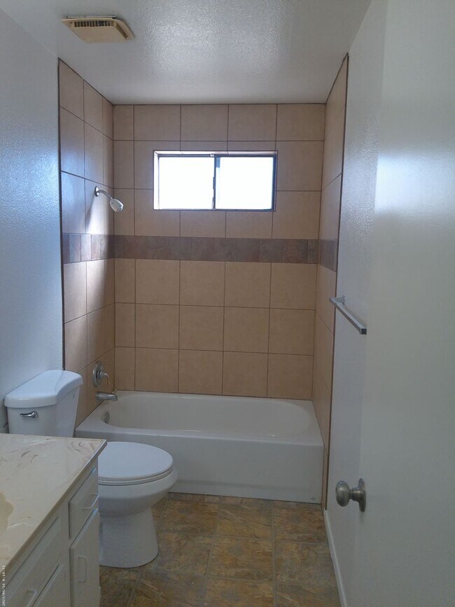 Building Photo - Spacious 3 Bedroom, 3 Bathroom Home with Bonus Room & 2-Car Garage – $1,900/month