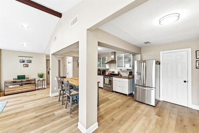 Building Photo - 7210 Towering Oaks Dr