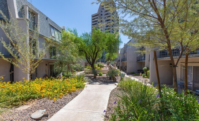 Building Photo - 1010 E Osborn Rd